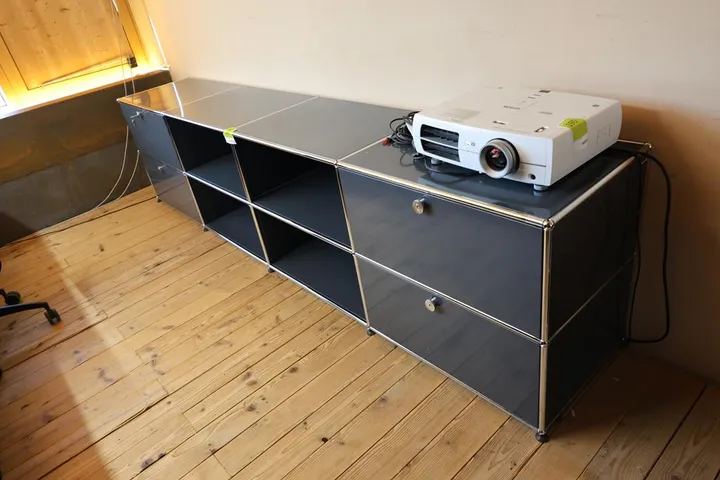 1 x USM Haller Sideboard 4 x 2 Maße: 302 x 52 x 74 cm